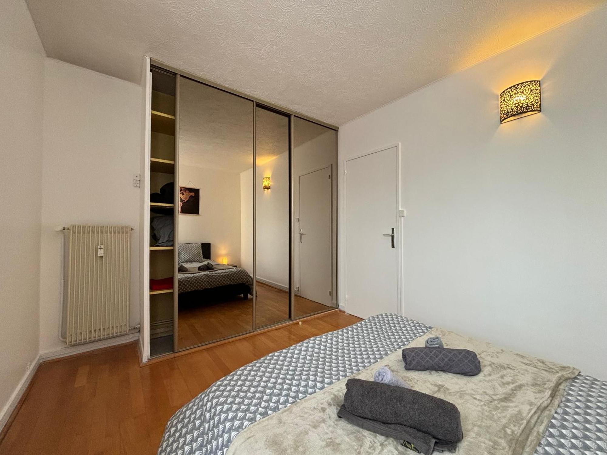 Апартаменты Guyon - Cosy Proche Gare Parking Facile - Balcon #Sirdest Франконвиль Экстерьер фото
